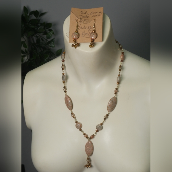 Red Jade and Freshwater Pearl Jewelry Set - Picture 2 of 3